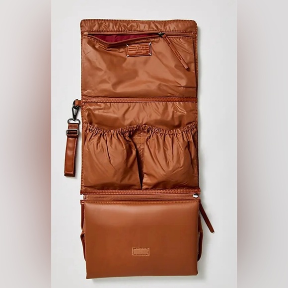 Caraa Luxury Baby Changing Kit Bag Portable Changing Station NWT $170 - Picture 3 of 9